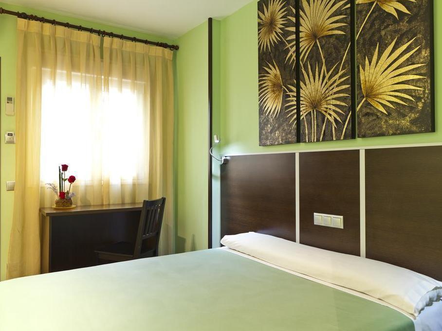 Avenida Barajas Affittacamere 3*